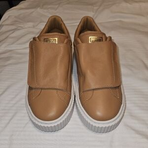 Ladies puma flats